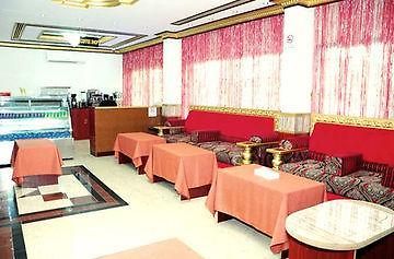 Sky Ways Hotel Dubai Buitenkant foto